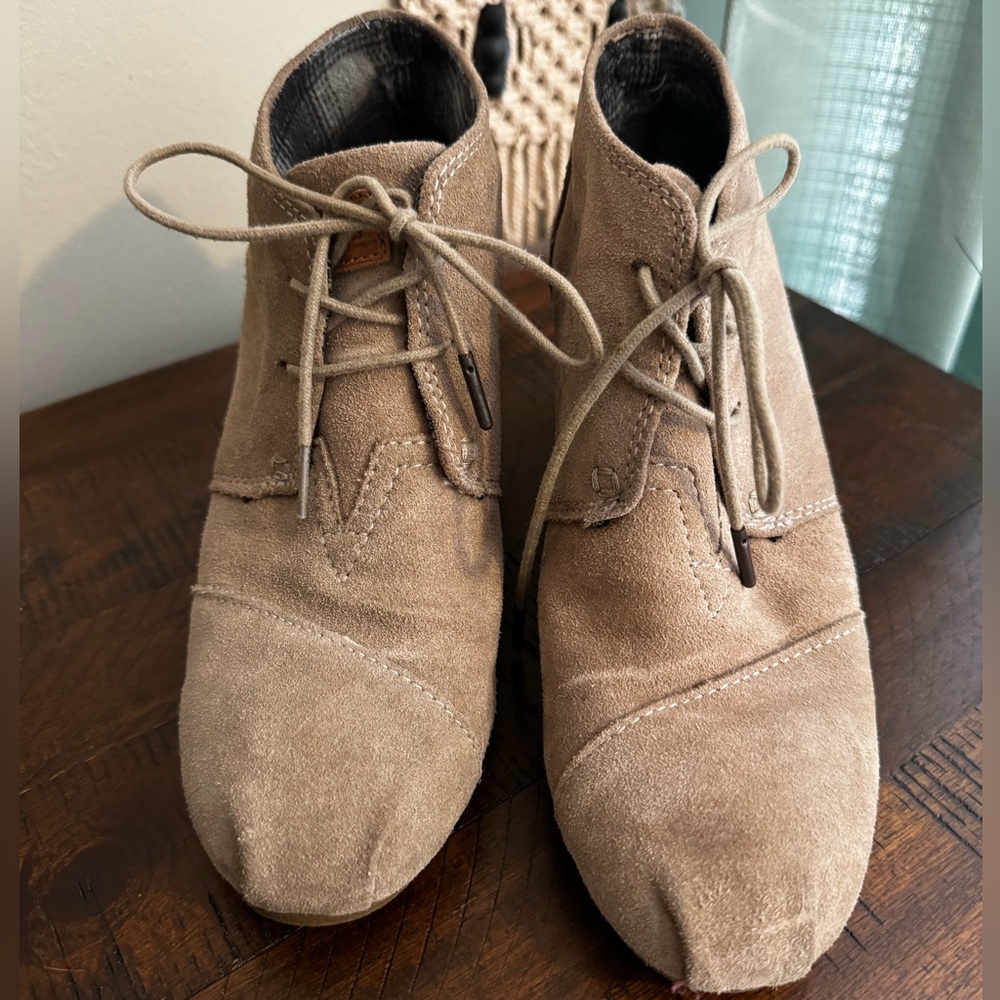 Women's TOMs Laceup desert suede booties
